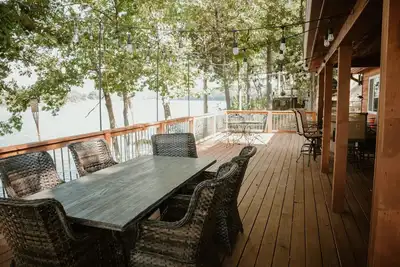 Image de Firefly Cottage - Escape to Serenity: 2-Bedroom Lake-View Retreat
