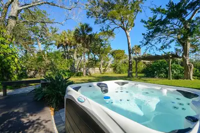 Image de Villa Solano: 5-minute drive to Downtown!