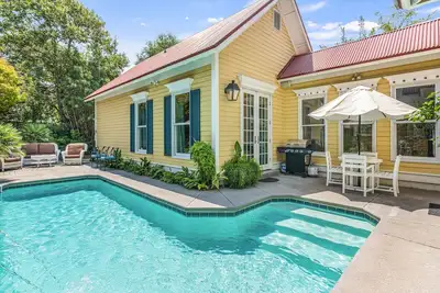 Image de Home with Pool in the Gated Community of Caribe