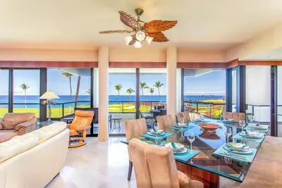 Image de Stunning 2nd level Panoramic Ocean/Fairway Views
