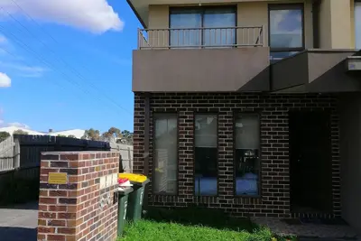 Image de Close to Airport Nest