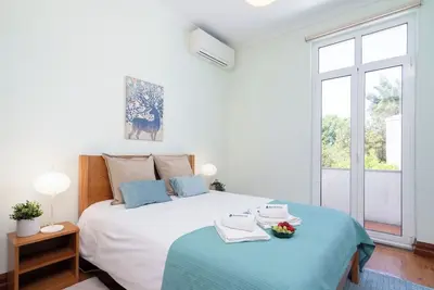 Image de Riverside Miragaia 2br w/ Balcony by HostWise