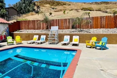 Image de 4br Modern Hacienda Pool House Retreat + Game Room