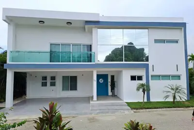 Image de 5-bedroom villa in superb Sosúa with Ac, fitness room, WiFi Beach Happy
