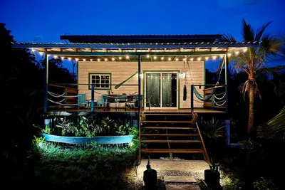 Cozy Casita Margarita - w/private dock with sunset views over the bay.