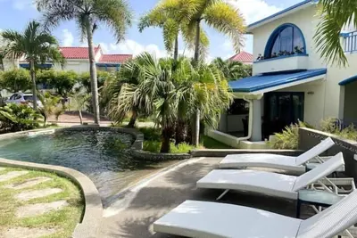 Image de Gated Townhouse in Pelican Key- 1 block from Ocean!