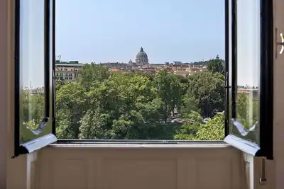 Image de \"Bright Top Floor Apartment Vatican & Tiber View, Steps from Olympic Stadium\"