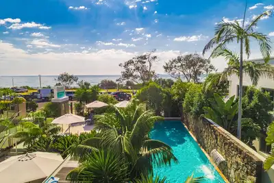 Image de Bayview Beachfront Apartments, in town right on the beach