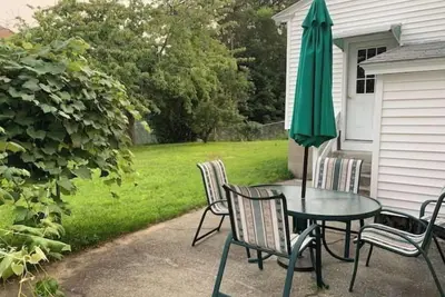 Image de Garage, Fully Fenced Yard, Sleep 8, Walk to Downtown