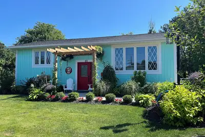 Image de Hibiscus House is Minutes to Charlottetown!