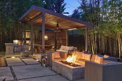 Image de Carlsbad Coastal Retreat · Carlsbad • Hot Tub • 30+ Day Stay • 1 Mi to Beach