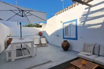Image de Beautiful Villa w/ Pool & Patio 5m from the Beach