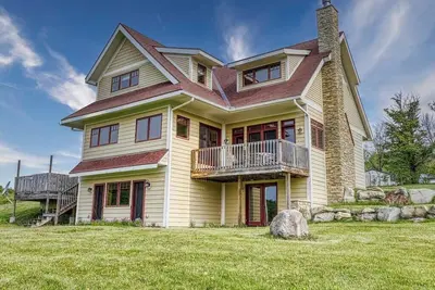 Image de Huge Home & Studio-Hot Tub-Sauna-Pet Friendly-Amazing Views