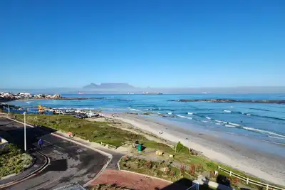 Image de Beachfront villa, kite/wind surfers paradise on Big Bay Beach, Bloubergstrand