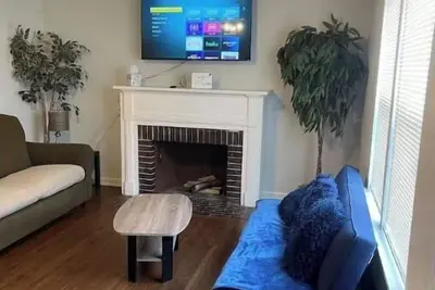 Image de \"Quiet Comfort\" minutes from Bok and downtown