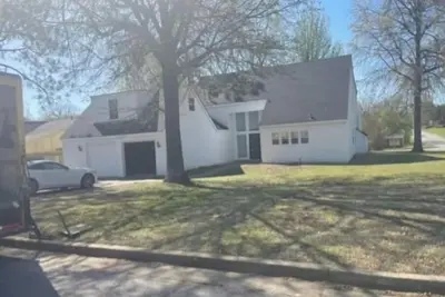 Image de Gilcrease Hillside