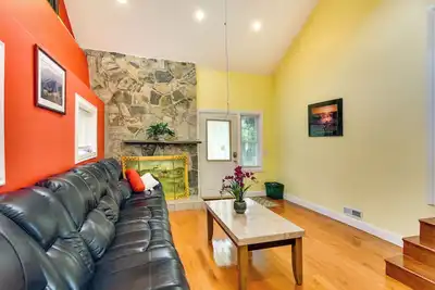 Massachusetts Vacation Rental: 5 Mi to Fall River
