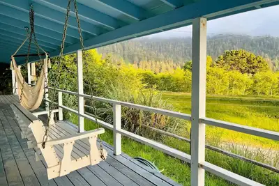 Image de Humble Home for exploring Redwood National Park with Hot Tub and Fire Pit!