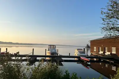 Image de Vacation apartment directly on the lake