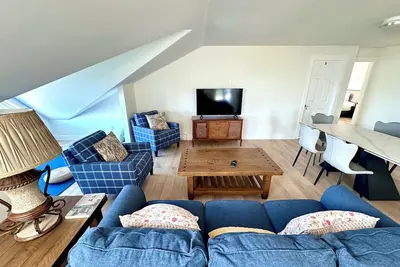 Image de Ocean and Mountain View Home in Nanoose Bay