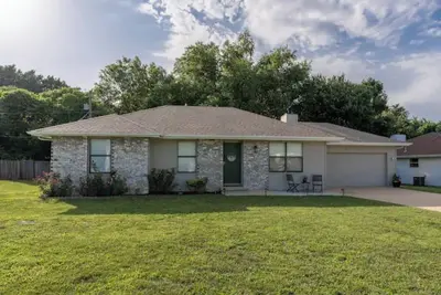 Image de Secluded Home w Hot Tub - Sw Sgf - Dog Friendly