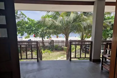 Image de Juvy's Beach House - Entire ground floor of exclusive villa just by the beach