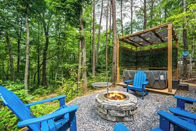 Image de A Couples Smoky Mountain Hideout!