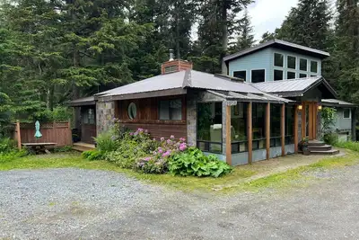 Image de Cozy home perfect for 2 families. Alaska Locals Spring Special!