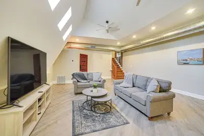 Image de Walk to Dtwn & Waterfront: Roomy Troy Apt