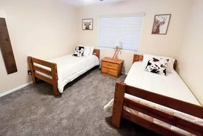 Image de Farmhouse by Shops at River Walk