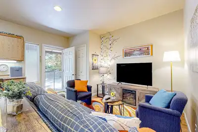 Image de Cedars Hideaway B | Dog-friendly apartment in Stanwood with a fire table