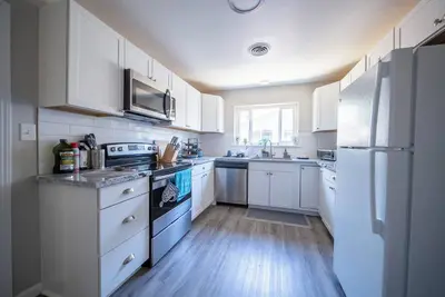 Image de Quiet Modern Retreat Next to Sutter, Doctors, Shopping