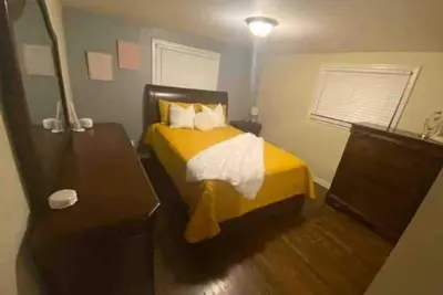 Image de Spacious house by TopGolf and Supercharged Edison