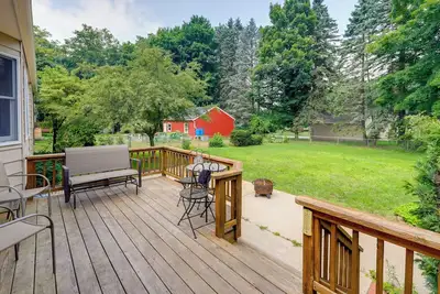 Image de Hart Haven w/ Cozy Fireplace, Deck & Grill!