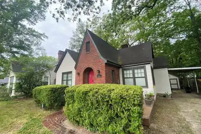 Image de Mid-Centry Storybook Home, Walkable from University of Memphis