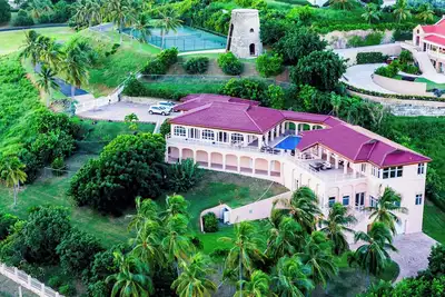 Image de Castaway Dreams 20 person Villa with Boat, Pool, Tennis Court, and Sugar Mill