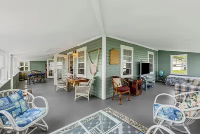 Image de Rays On The River: Christmas Lights & Waterfront Nights – Your Holiday Retreat!