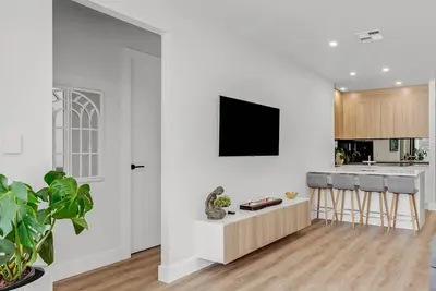 Image de McCracken new boutique, 2 bed apartment, enchanted retreat, on golf Course