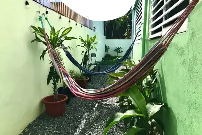 Image de The Hummingbird’s Nest- 10 min to Beaches