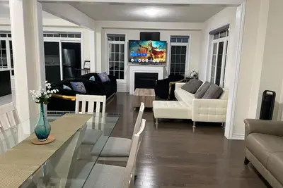 Image de Vrbo 6 Bedroom 3. 5 Bath Awesome Corner Property for Short Term Rental