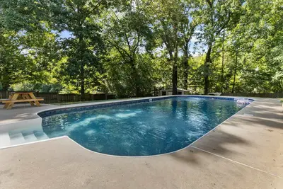 Image de Pool & Two Kitchens! Family Friendly in Forestdale