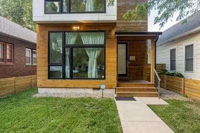 Image de Modern Mansion with Hot Tub and Rooftop Patio