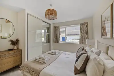 Image de Modern, Homely 3 bed in Central Plymouth w/ Parking