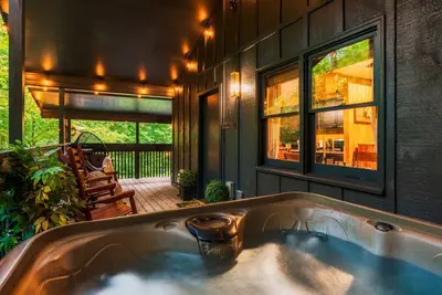 Image de Intimate Honeymoon, Bedside Tub, Rain Shower, Firepit