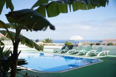 Image de Appartement de vacances \"Residencial Parque Las Flores\" avec vue sur la mer, piscine et Wi-Fi