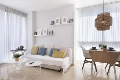 Image de Appartement lumineux avec Wifi, proche plage, clim et Tv