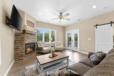 Image de Spacious 3br Condo with Free Attraction Tickets, Indoor Pool & Hot Tub - Central Location!