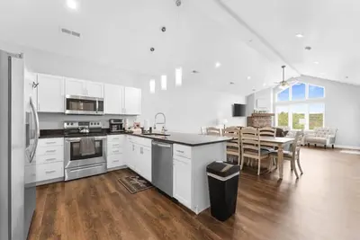 Image de Spacious Loft Condo with Indoor/Outdoor Pool & Hot Tub | Free Branson Attraction Tickets!