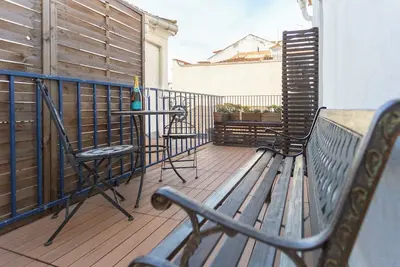 4br ❤️ Terrace, Ac, Ev, Tram 28, Historic Center