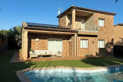 Image de Agradable Casa en Pals con Piscina